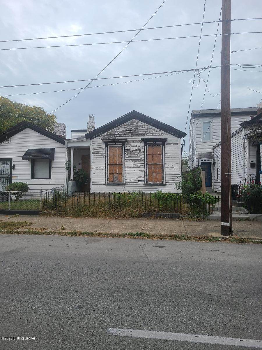 923 Preston St - Photo 1