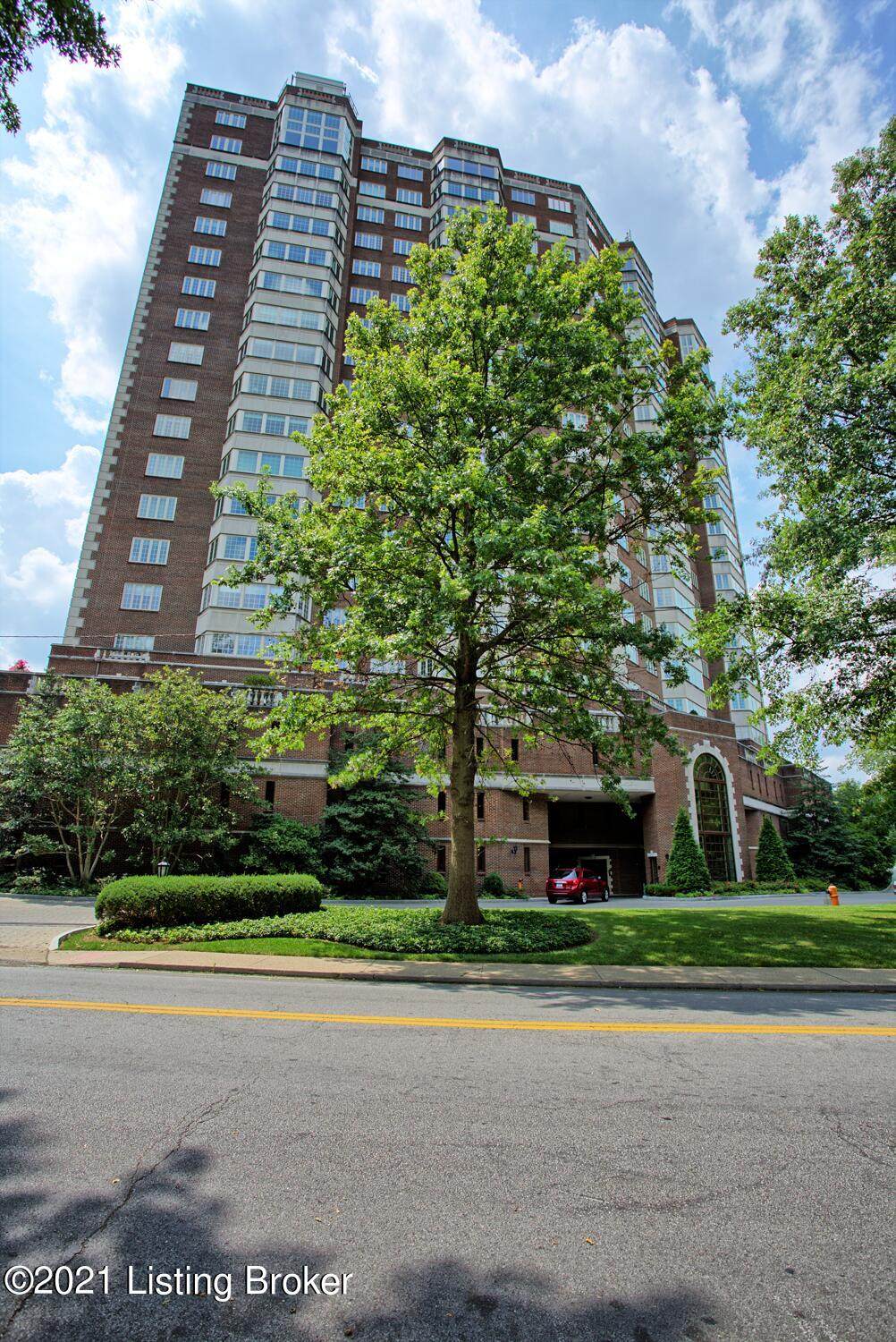 1400 Willow Ave - Photo 1