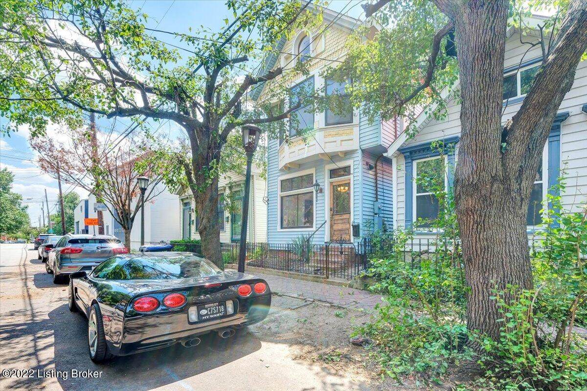 904 Washington St - Photo 1