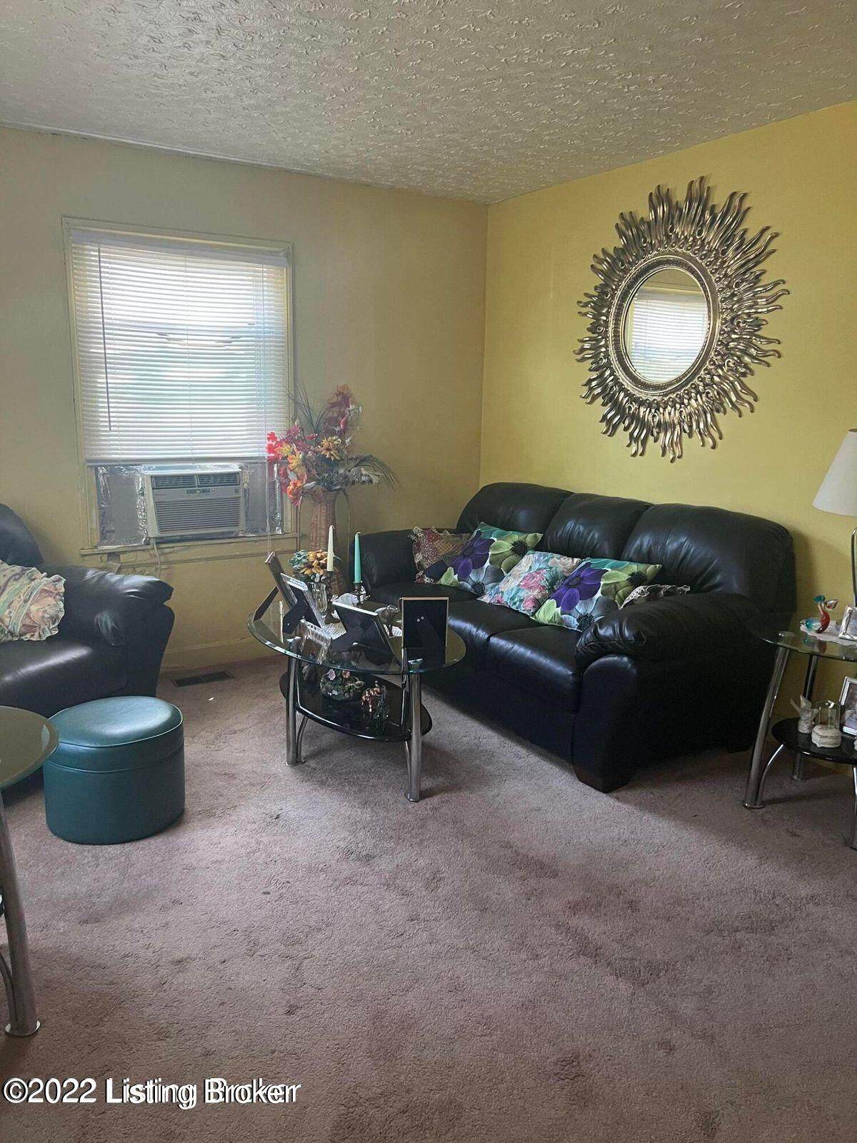 3306 Kirby Ave - Photo 1