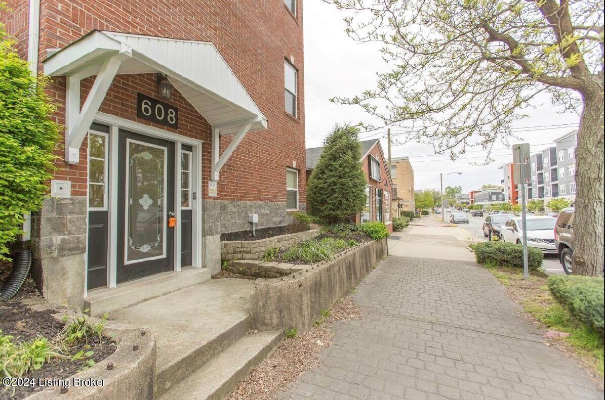 608 Spring St - Photo 1