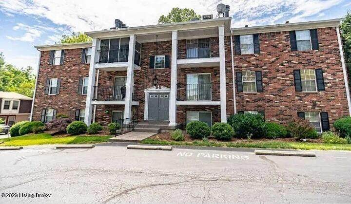 3312 Colonial Manor - Photo 1