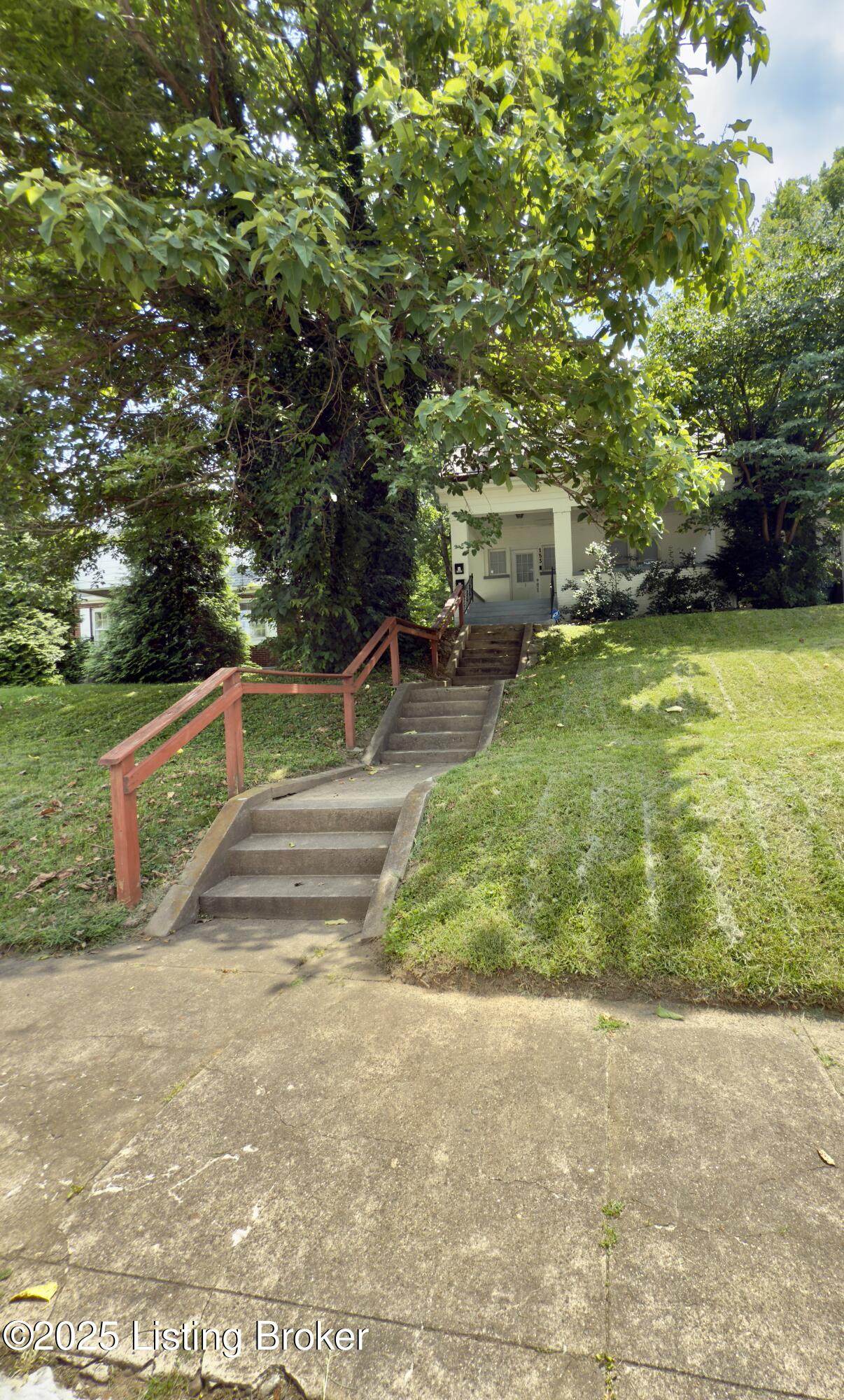 153 Bellaire Ave - Photo 1