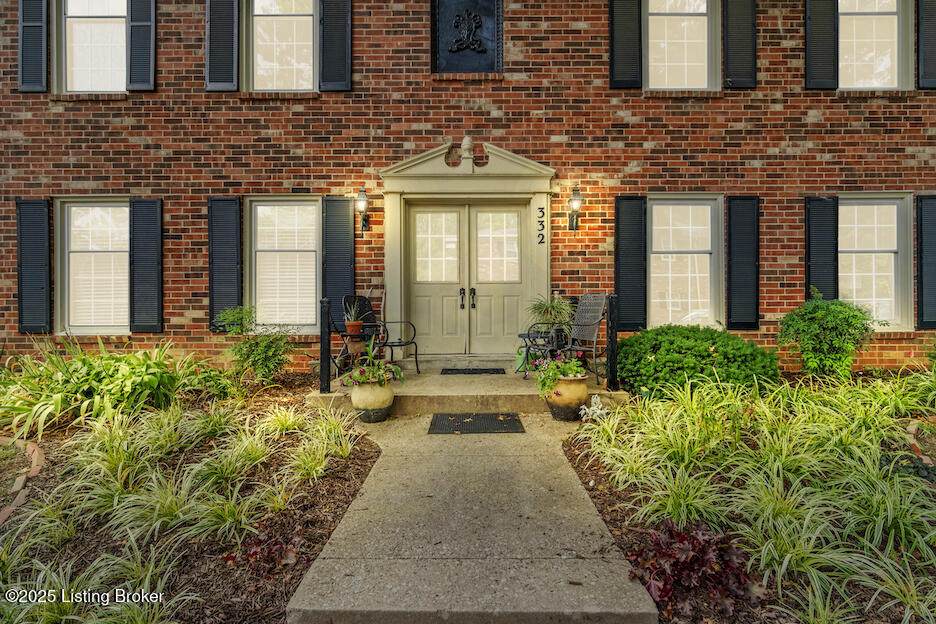 332 Stonehenge Dr - Photo 1