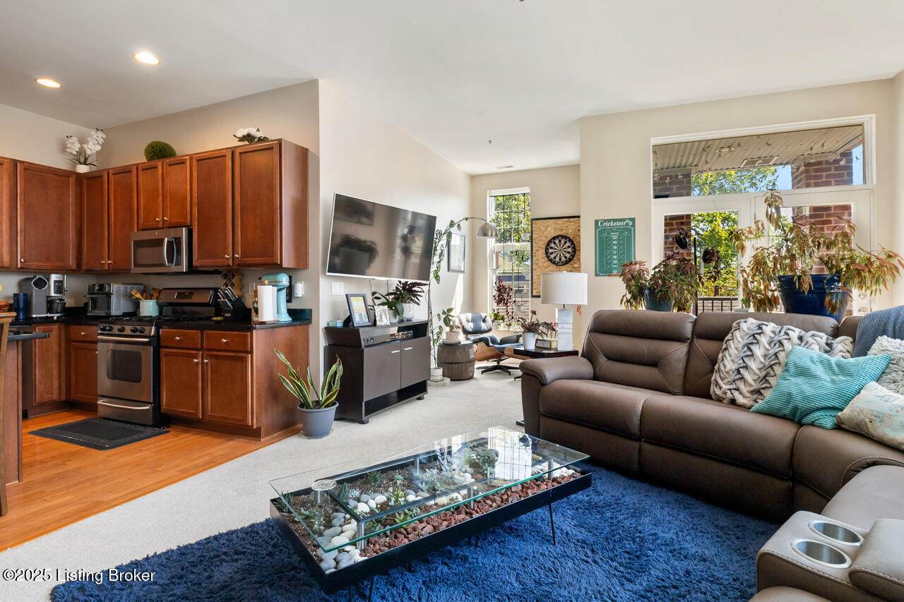 2011 Frankfort Ave - Photo 1