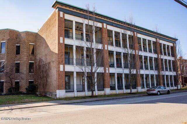 900 5th St - Photo 1