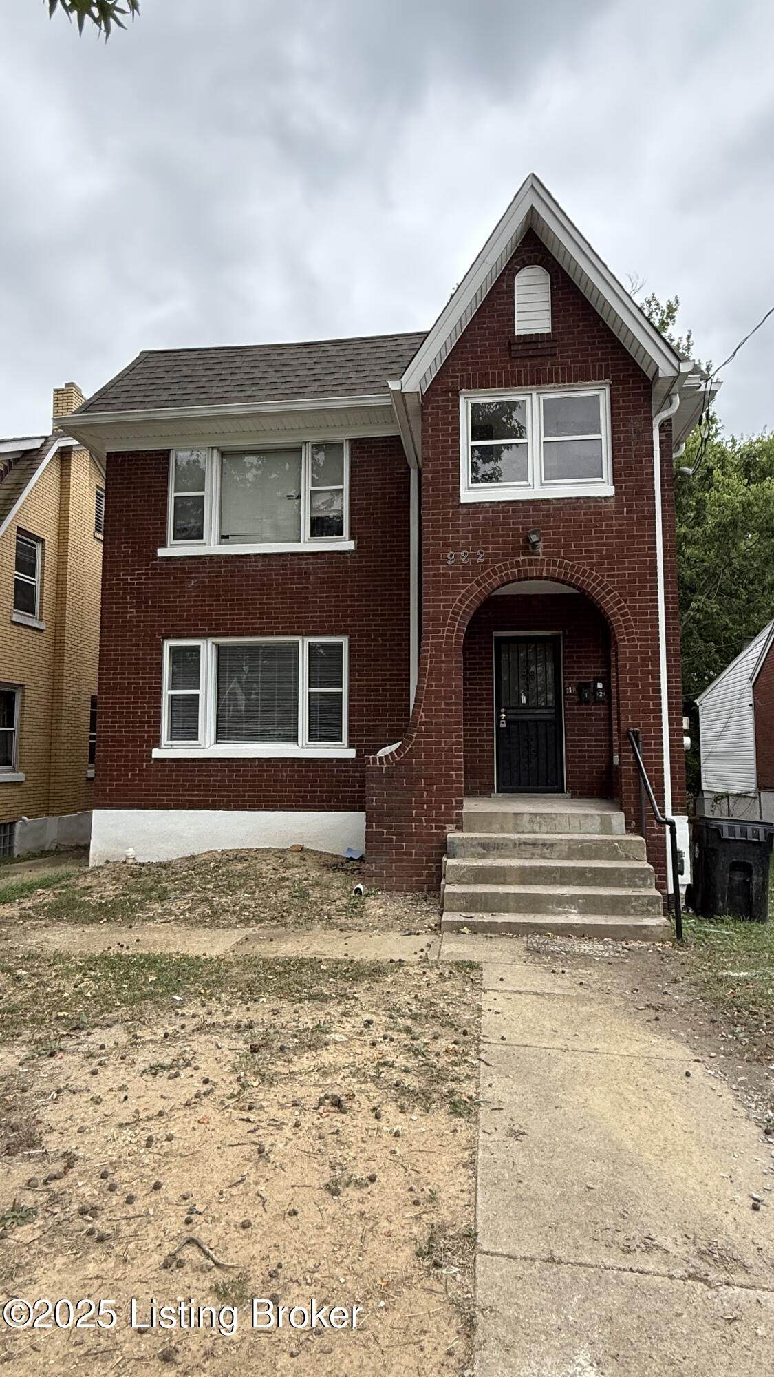 922 43rd St - Photo 1