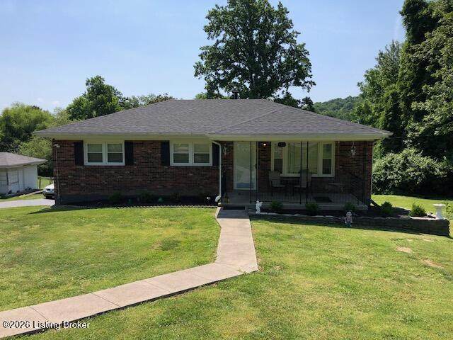 693 Lakeview Dr - Photo 1
