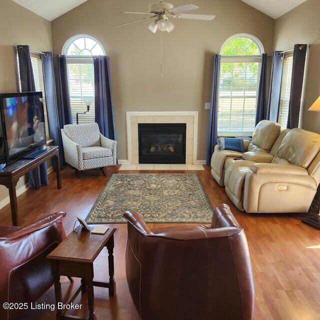 https://bt-photos.global.ssl.fastly.net/louisville/orig_boomver_1_1719030-2.jpg
