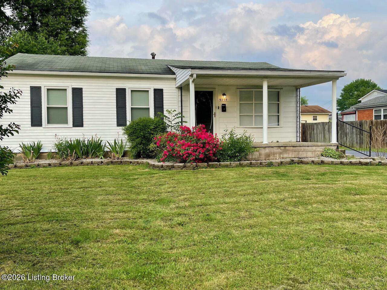 9207 Fenmore Ave - Photo 1