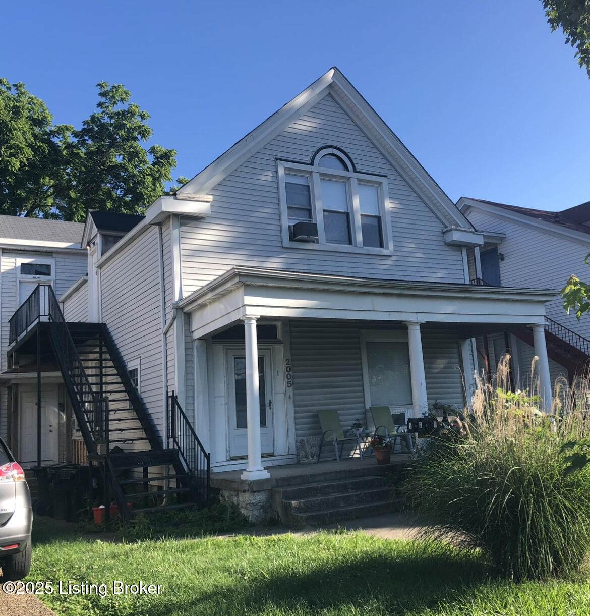 2005 Woodbourne Ave - Photo 1