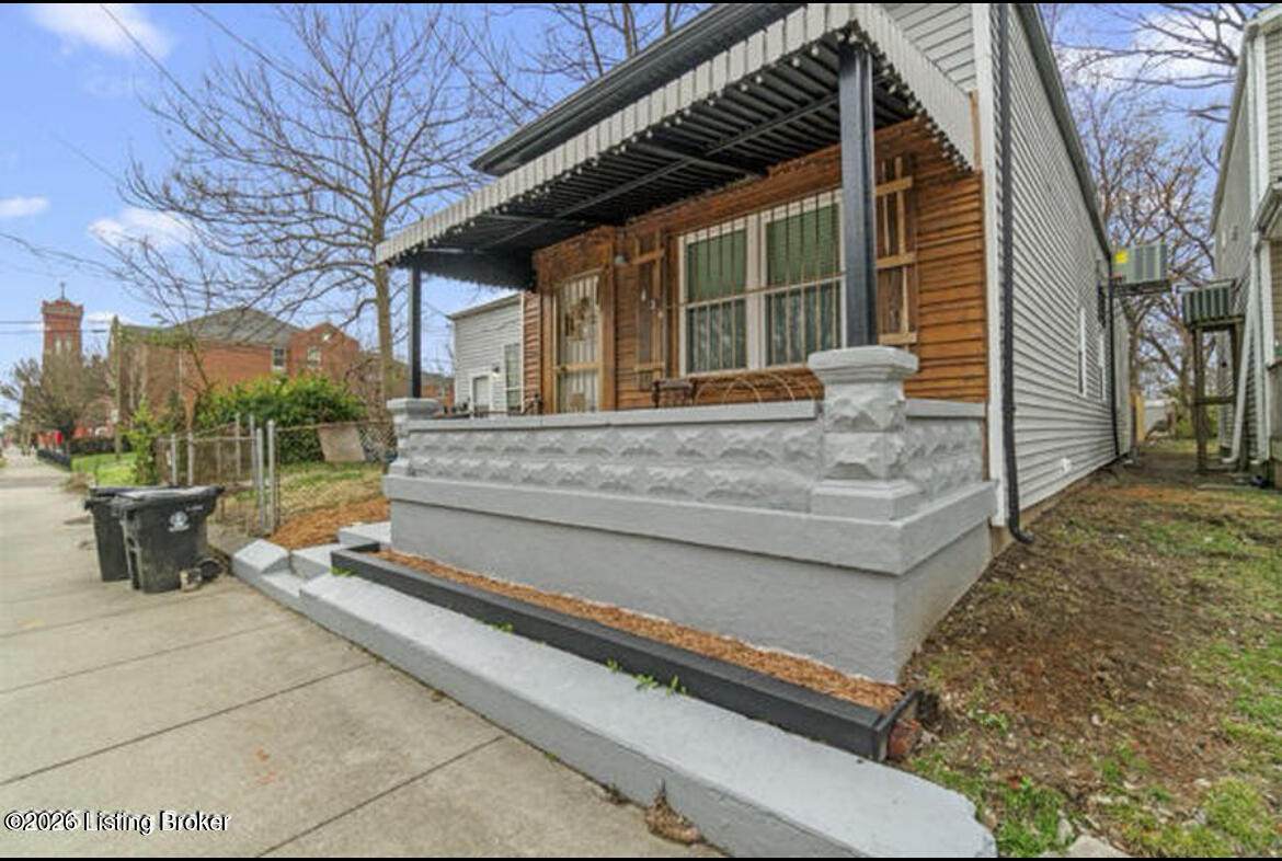 424 22nd St - Photo 1