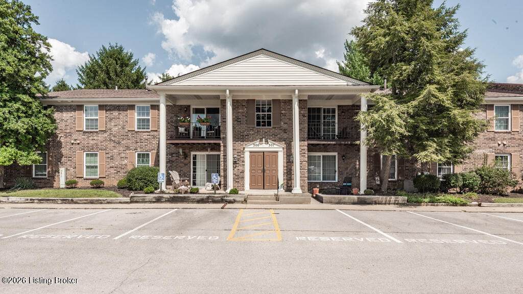 303 Logsdon Ct - Photo 1