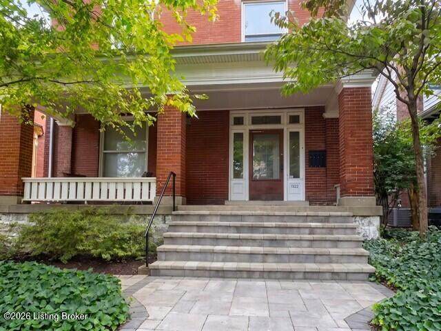 1522 Rosewood Ave - Photo 1