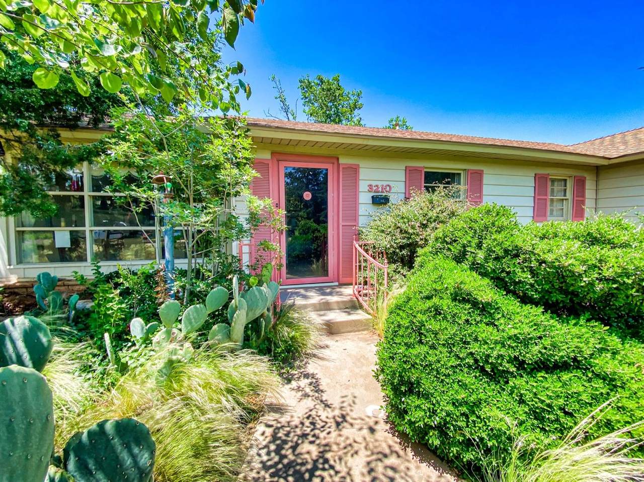3210 32nd Street - Photo 1