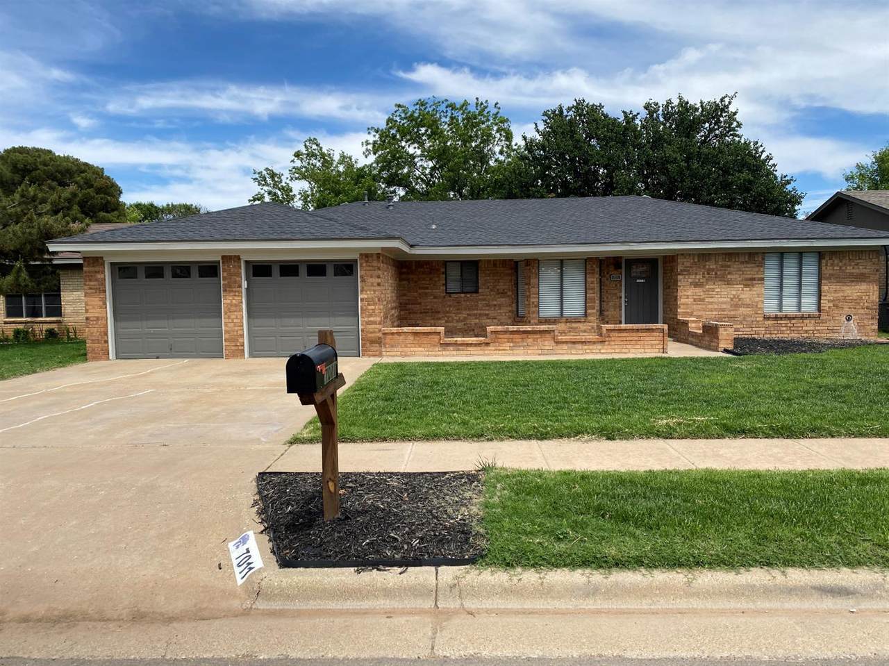 7011 Vicksburg Avenue - Photo 1