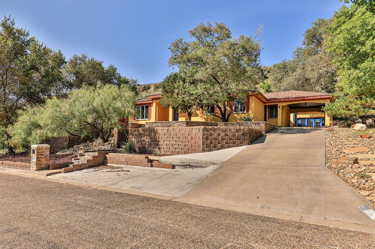 107 Lakeshore Drive - Photo 1