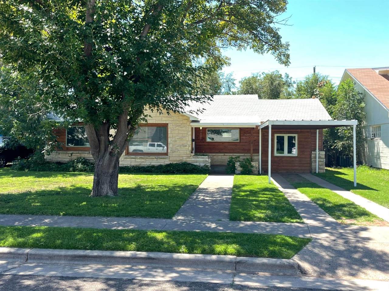 2605 31st Street - Photo 1