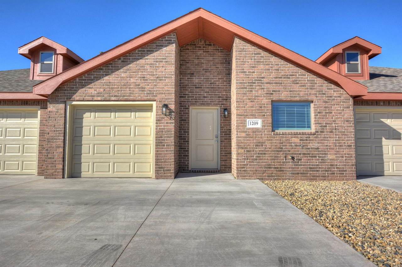 1209 Essex - Photo 1