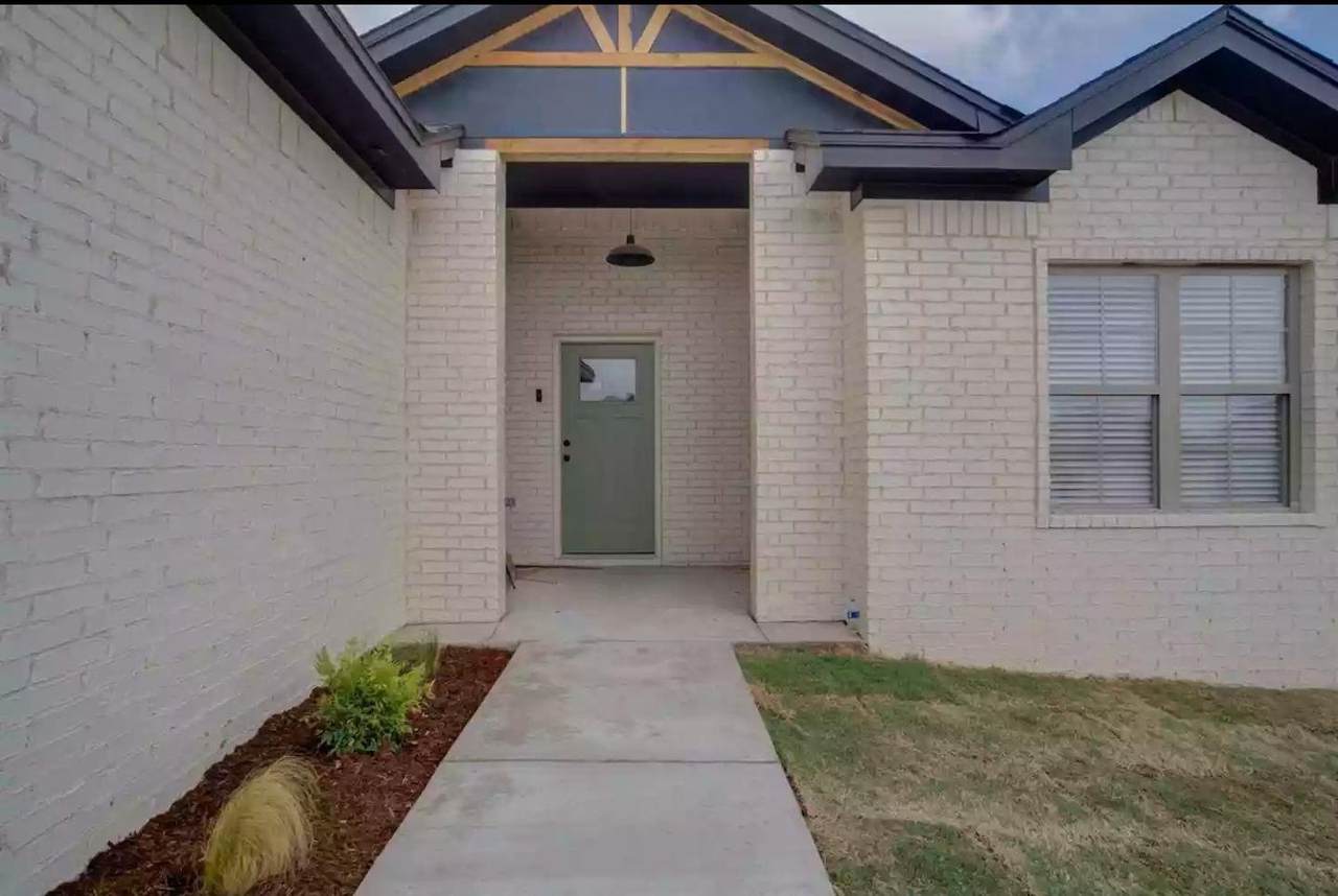 10113 Ave W - Photo 1