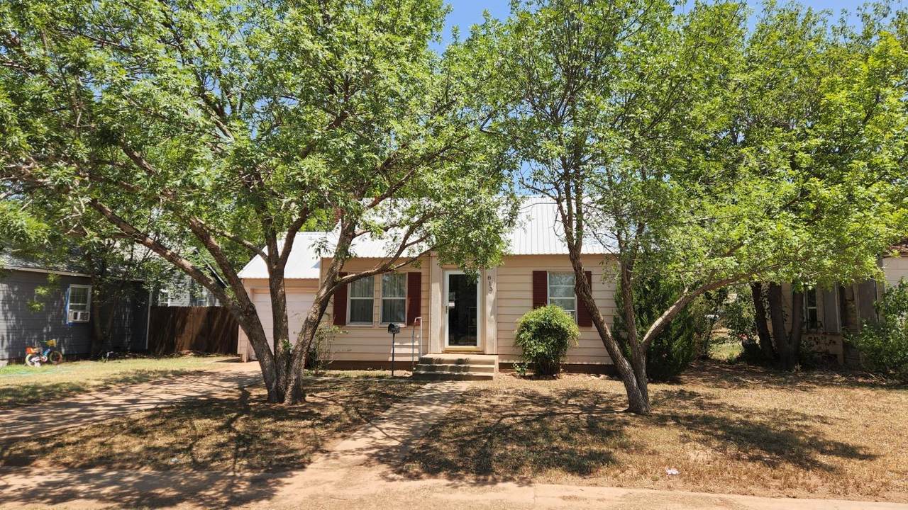 813 Harris Street - Photo 1