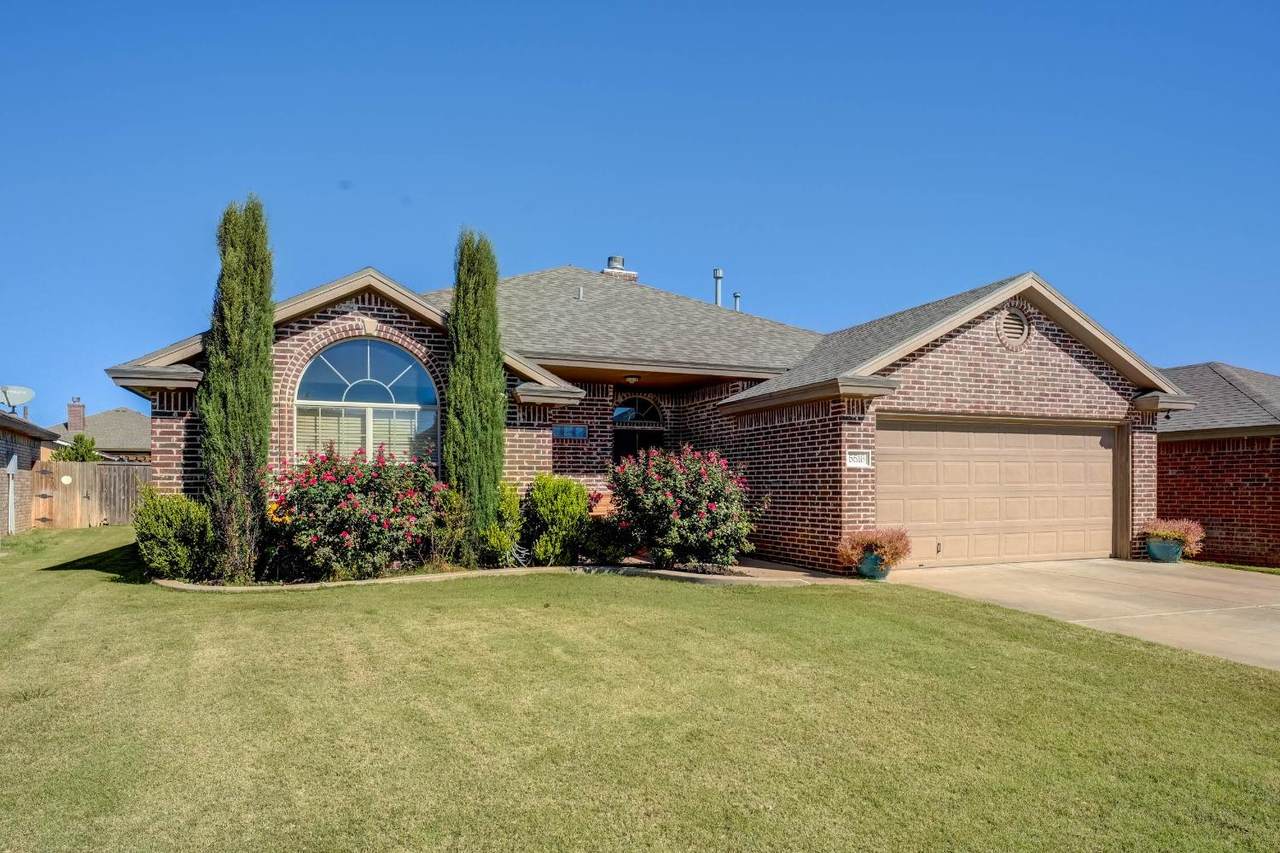 5516 104th Street - Photo 1