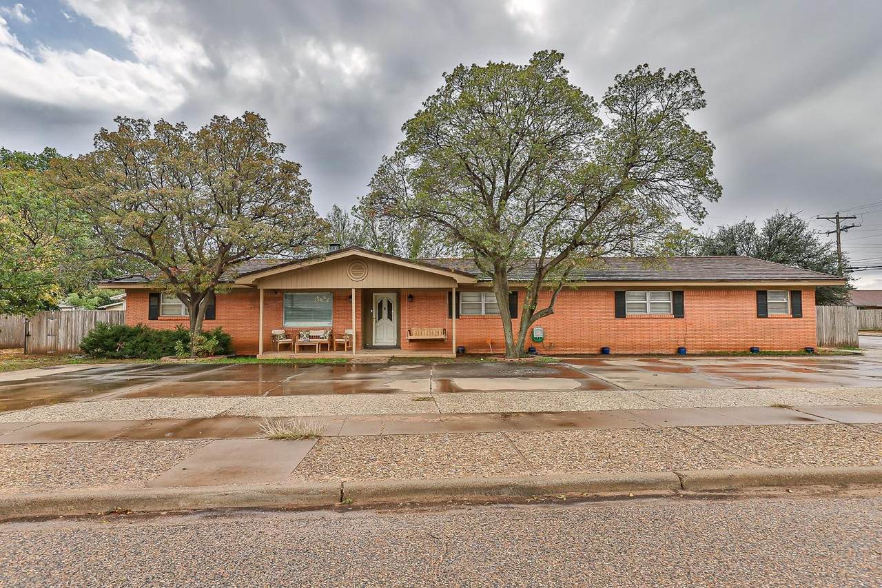 729 7th Street - Photo 1