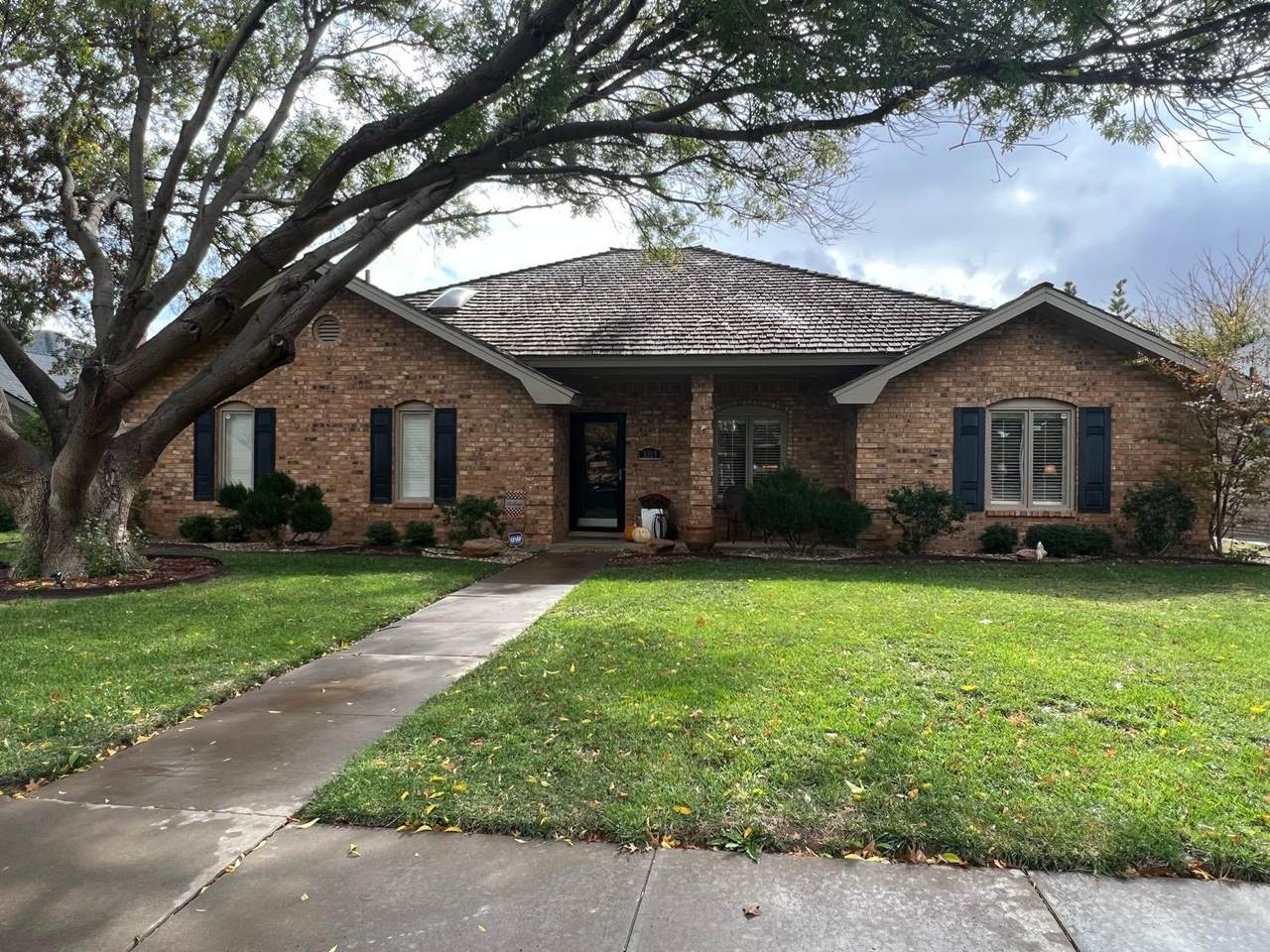 5513 83rd Street - Photo 1