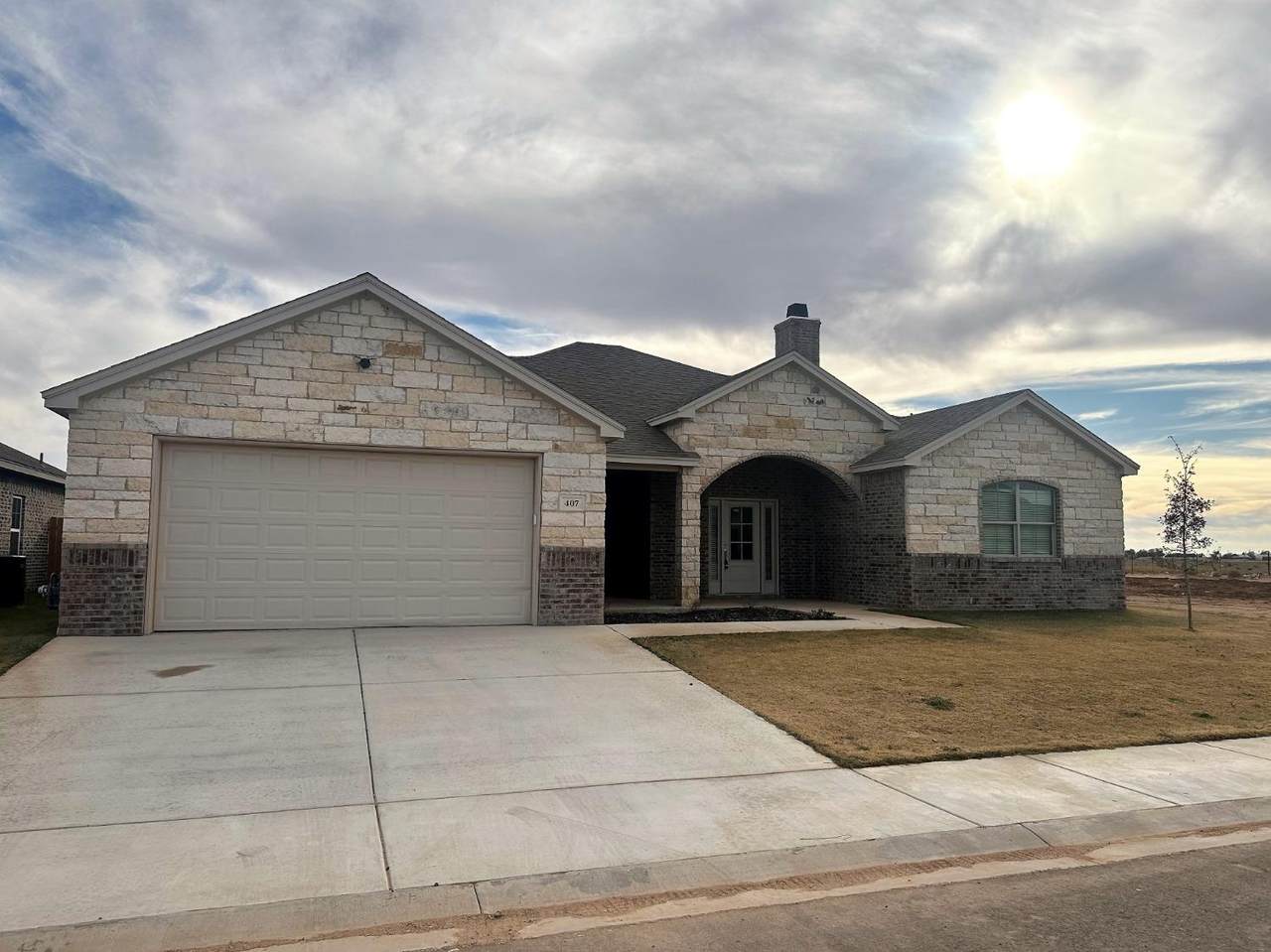 407 Cowboy Lane - Photo 1