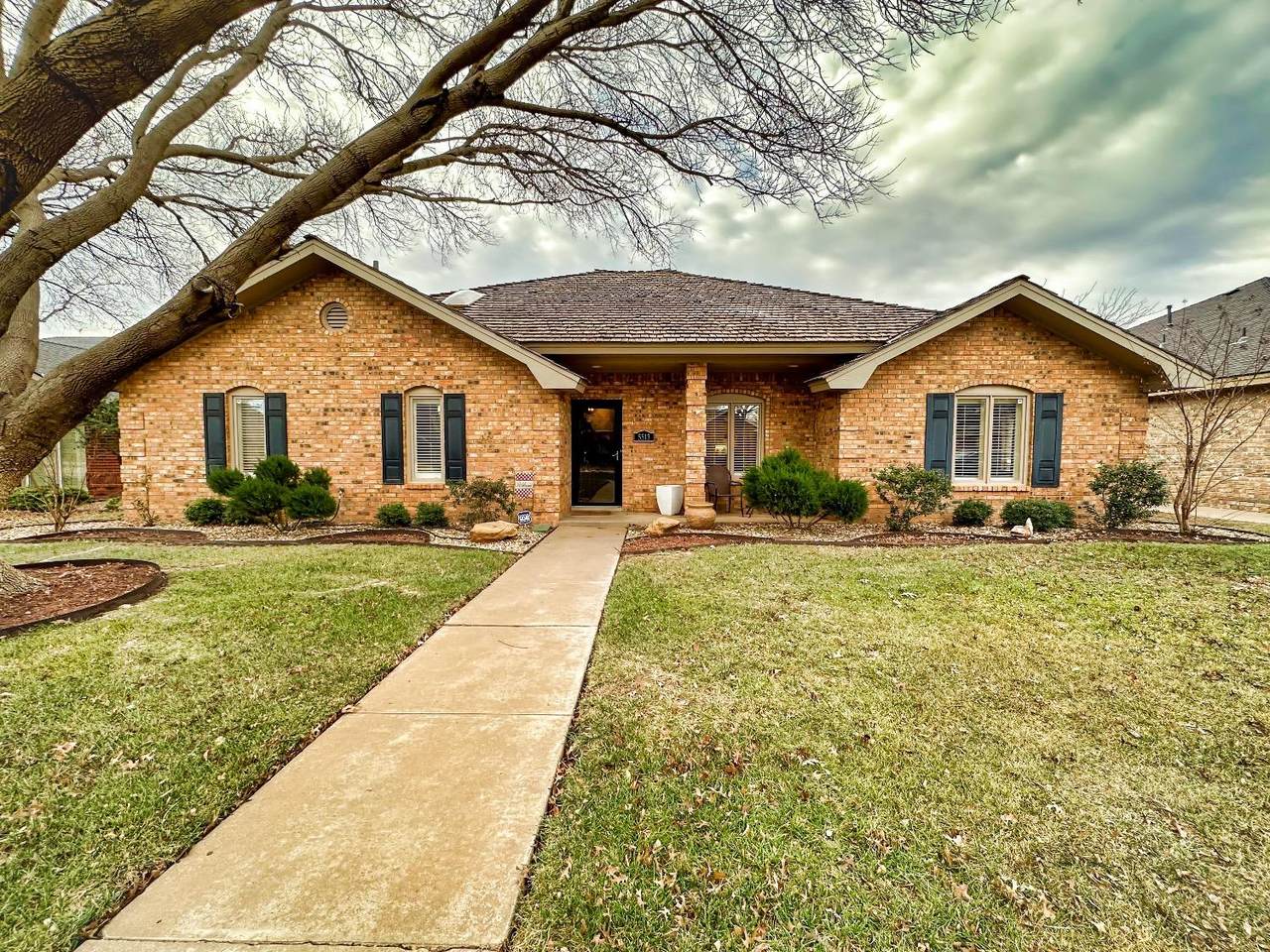 5513 83rd Street - Photo 1
