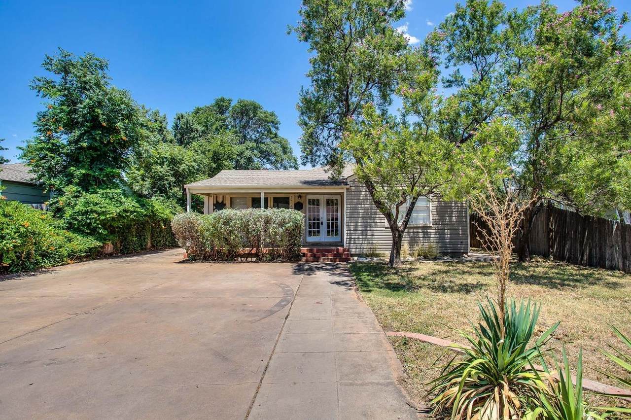 2612 32nd Street - Photo 1