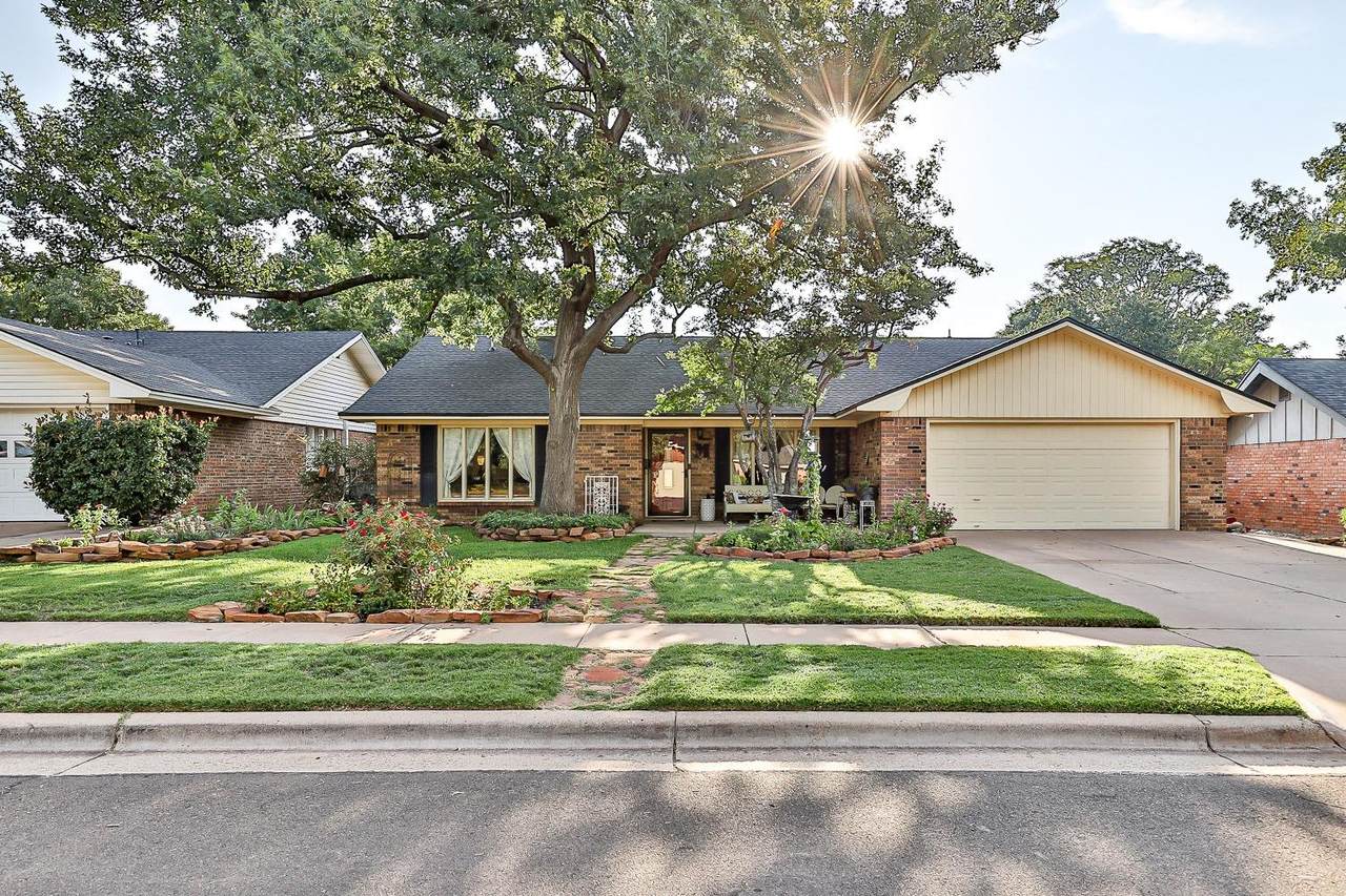 3505 66th Drive - Photo 1