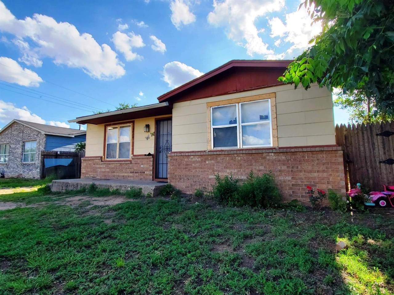 2010 Elm Avenue - Photo 1