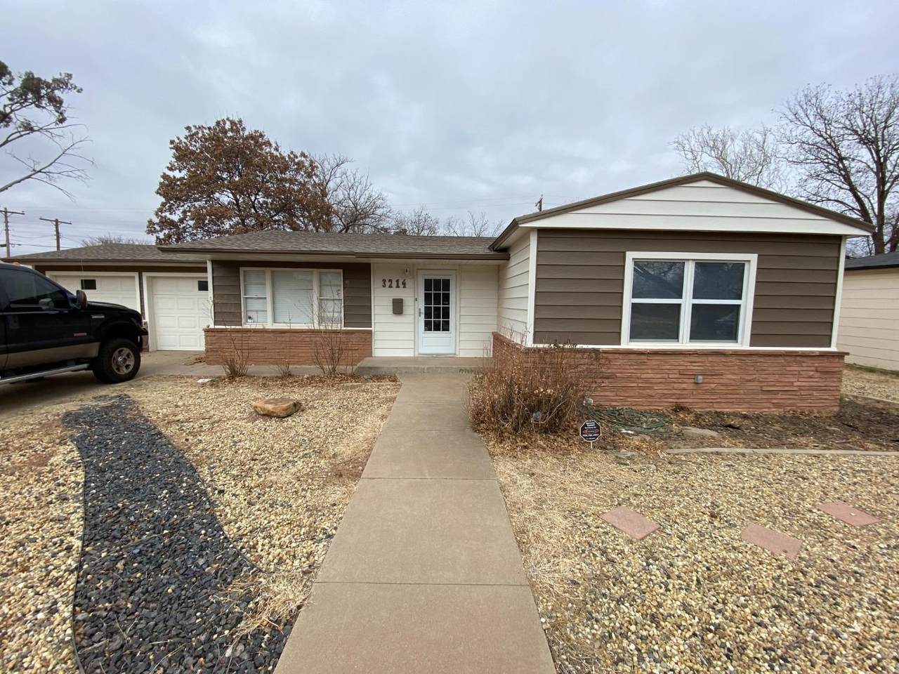 3214 32nd Street - Photo 1