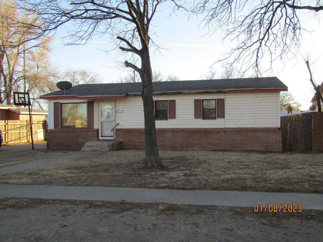 1505 Ave B - Photo 1