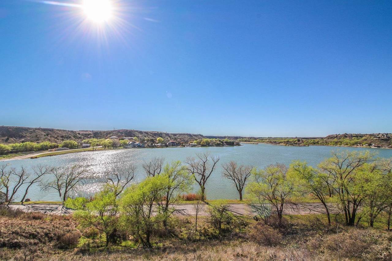 74 Lakeshore Drive - Photo 1