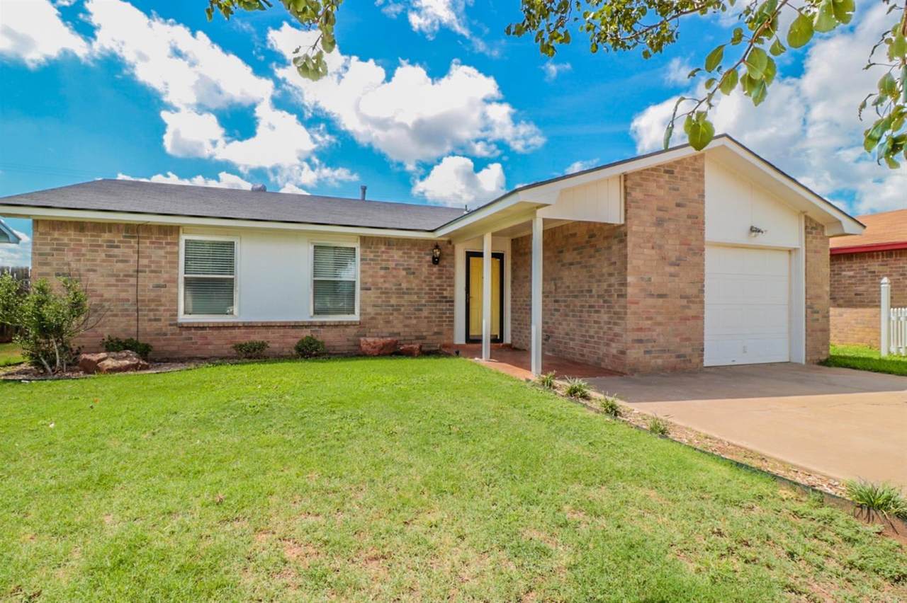 2204 Norwich Avenue - Photo 1