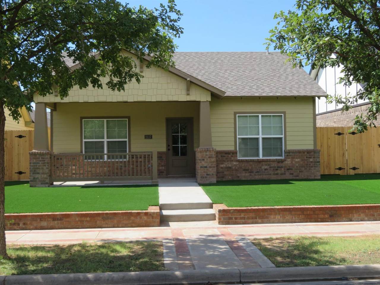 2117 9th Street - Photo 1