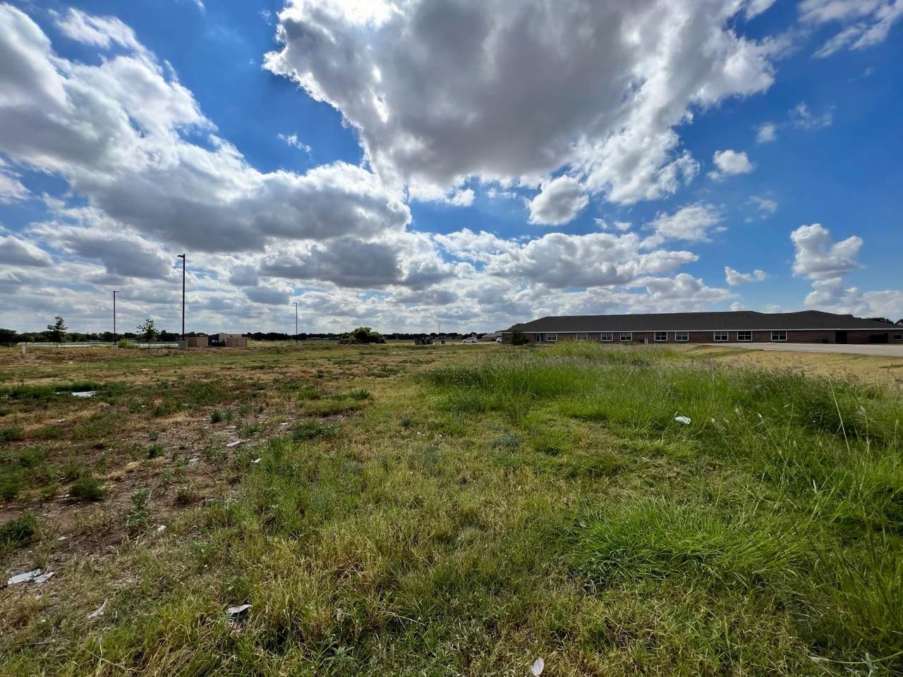 8712 University - Photo 1