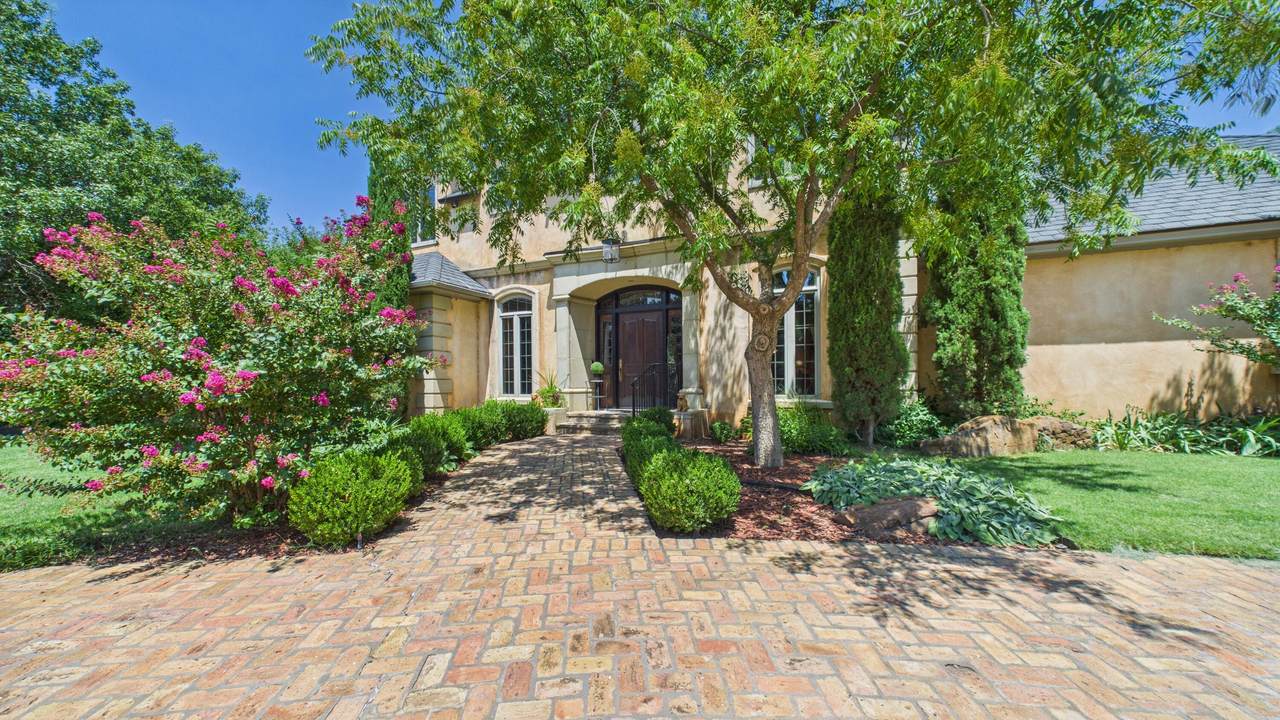 4604 5th Street - Photo 1