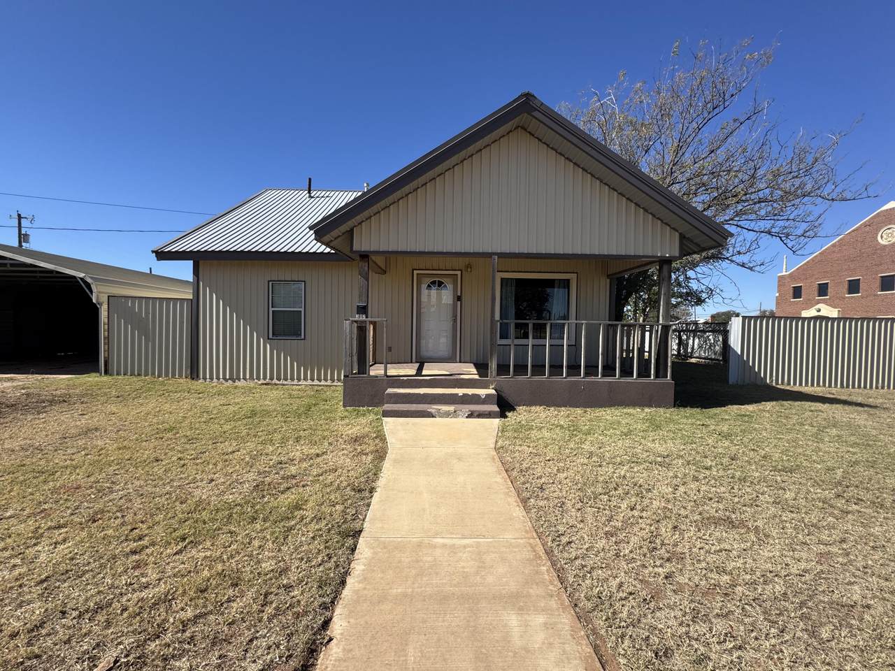 302 Avenue G - Photo 1