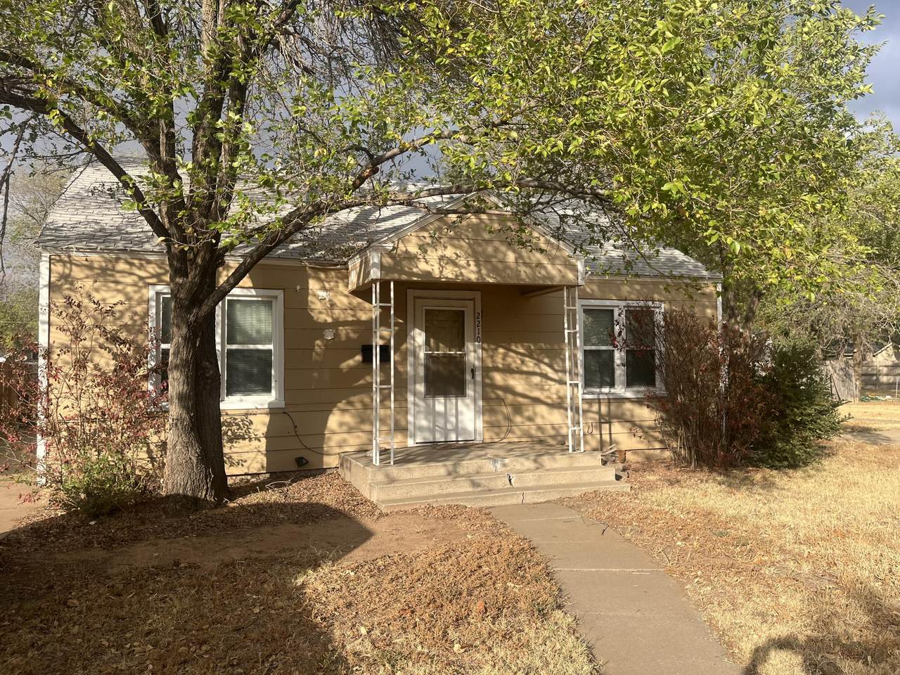2210 26th Street - Photo 1