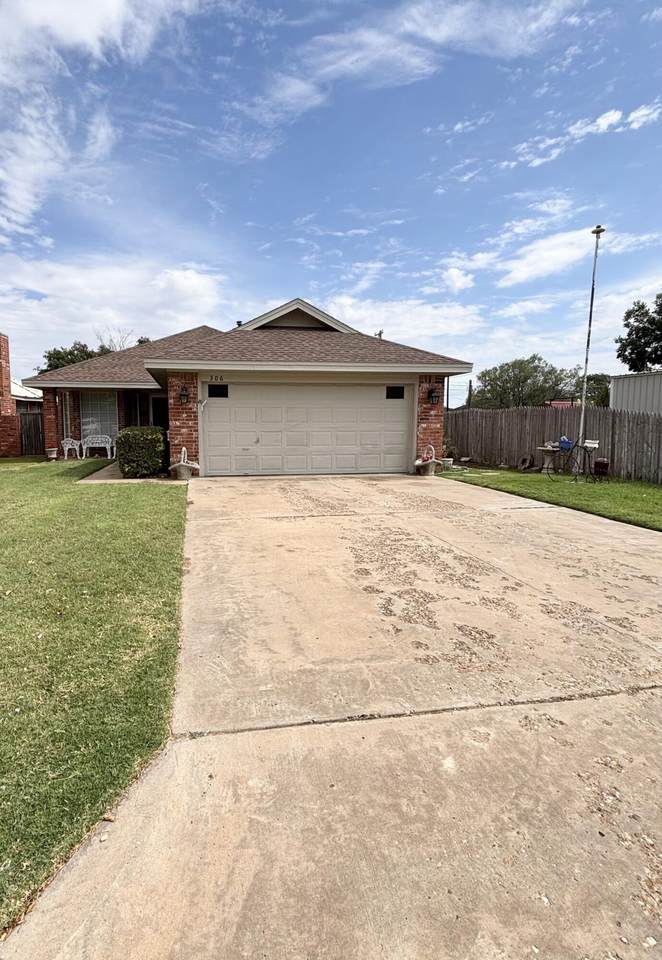 306 Avenue M - Photo 1
