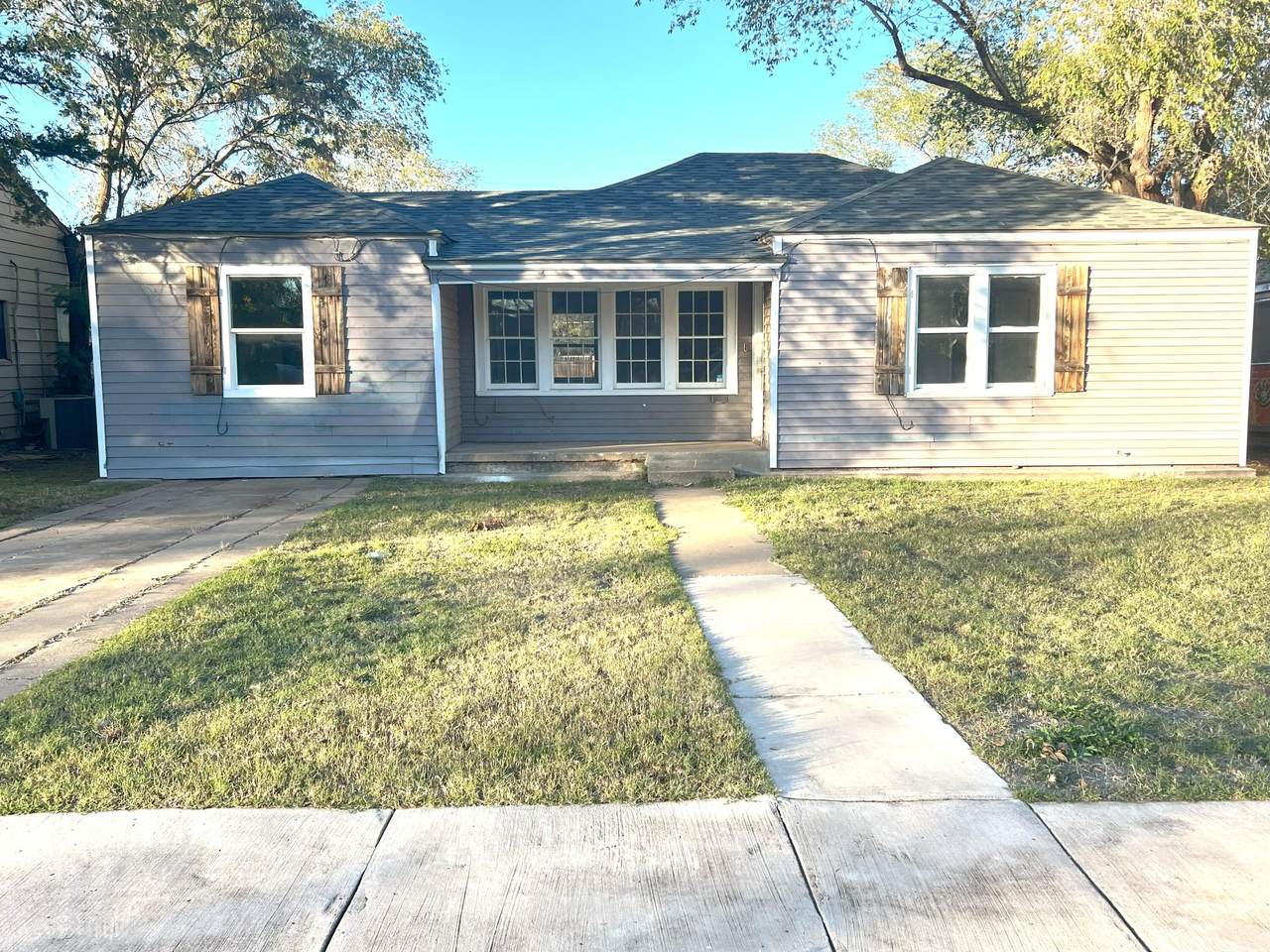 2110 30th Street - Photo 1