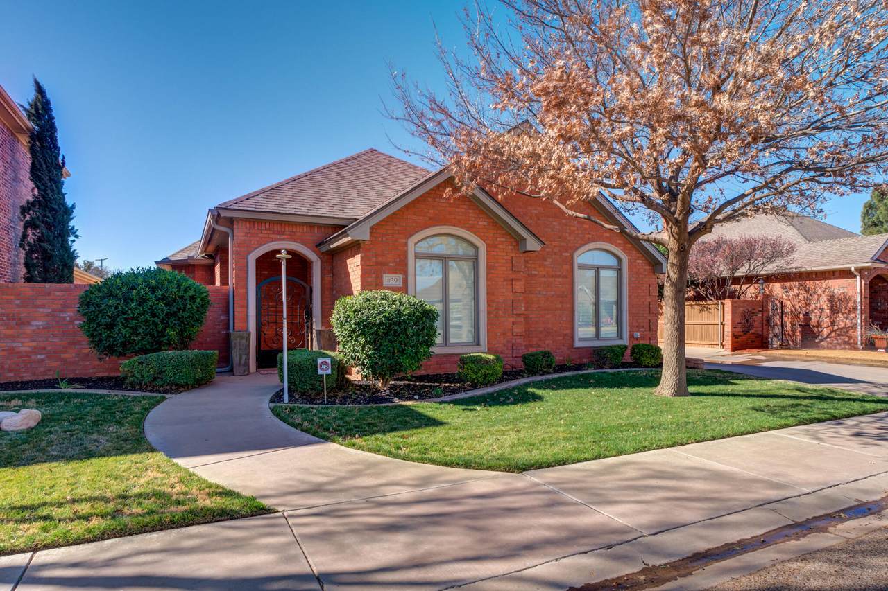 4423 110th Street - Photo 1