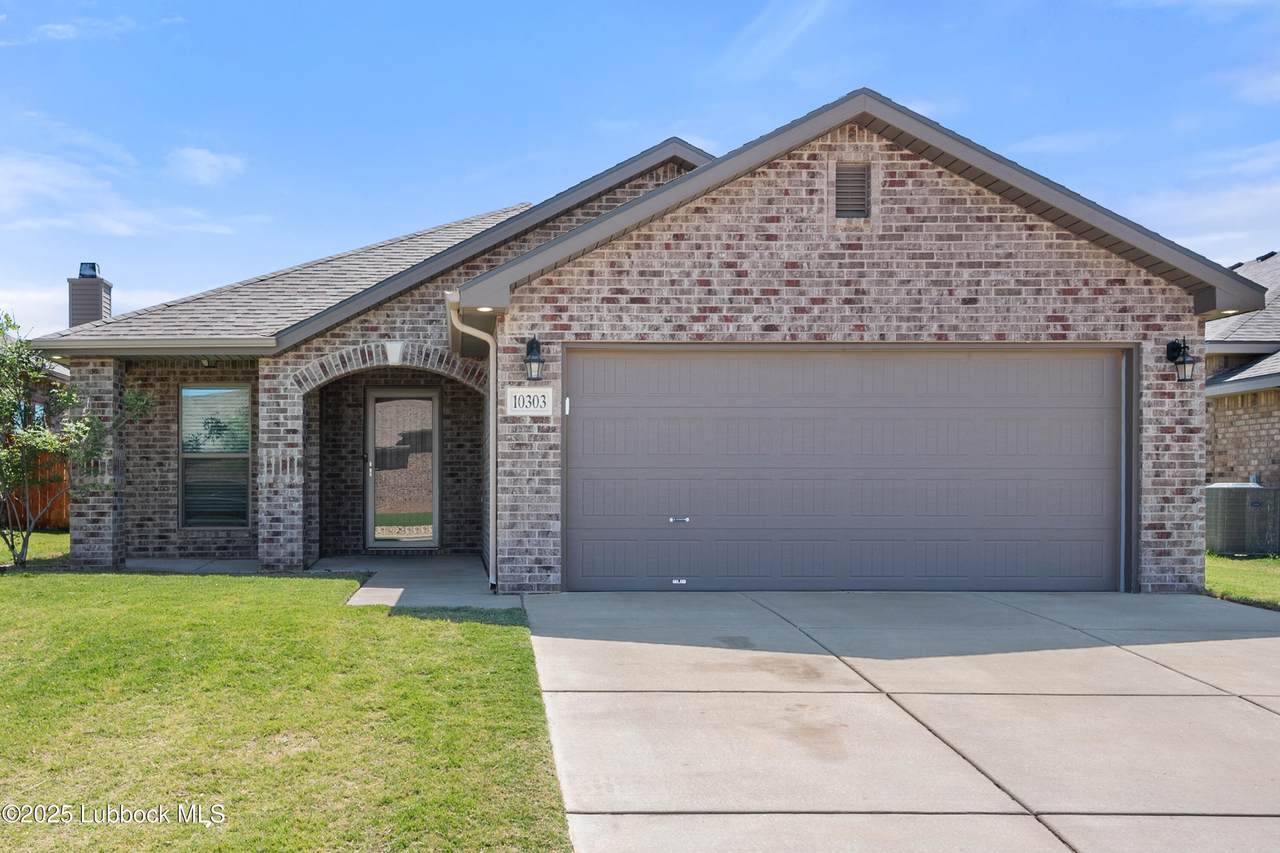 10303 Valencia Avenue, Lubbock, TX 79424 (MLS #202555105) :: Steadfast ...