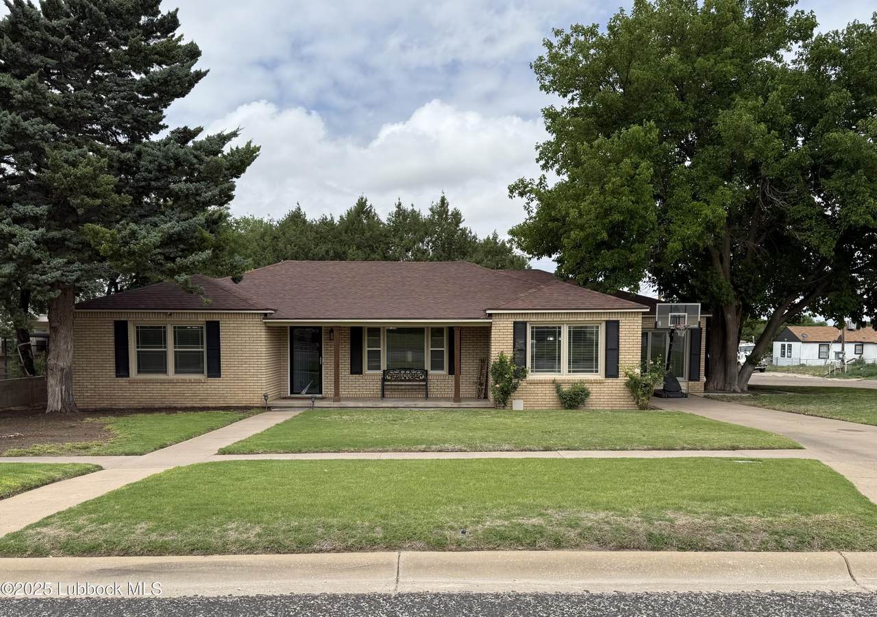 604 7th Street - Photo 1