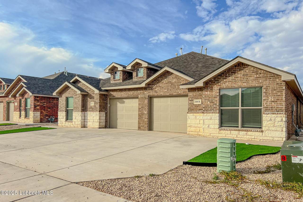 2104 Avenue K - Photo 1