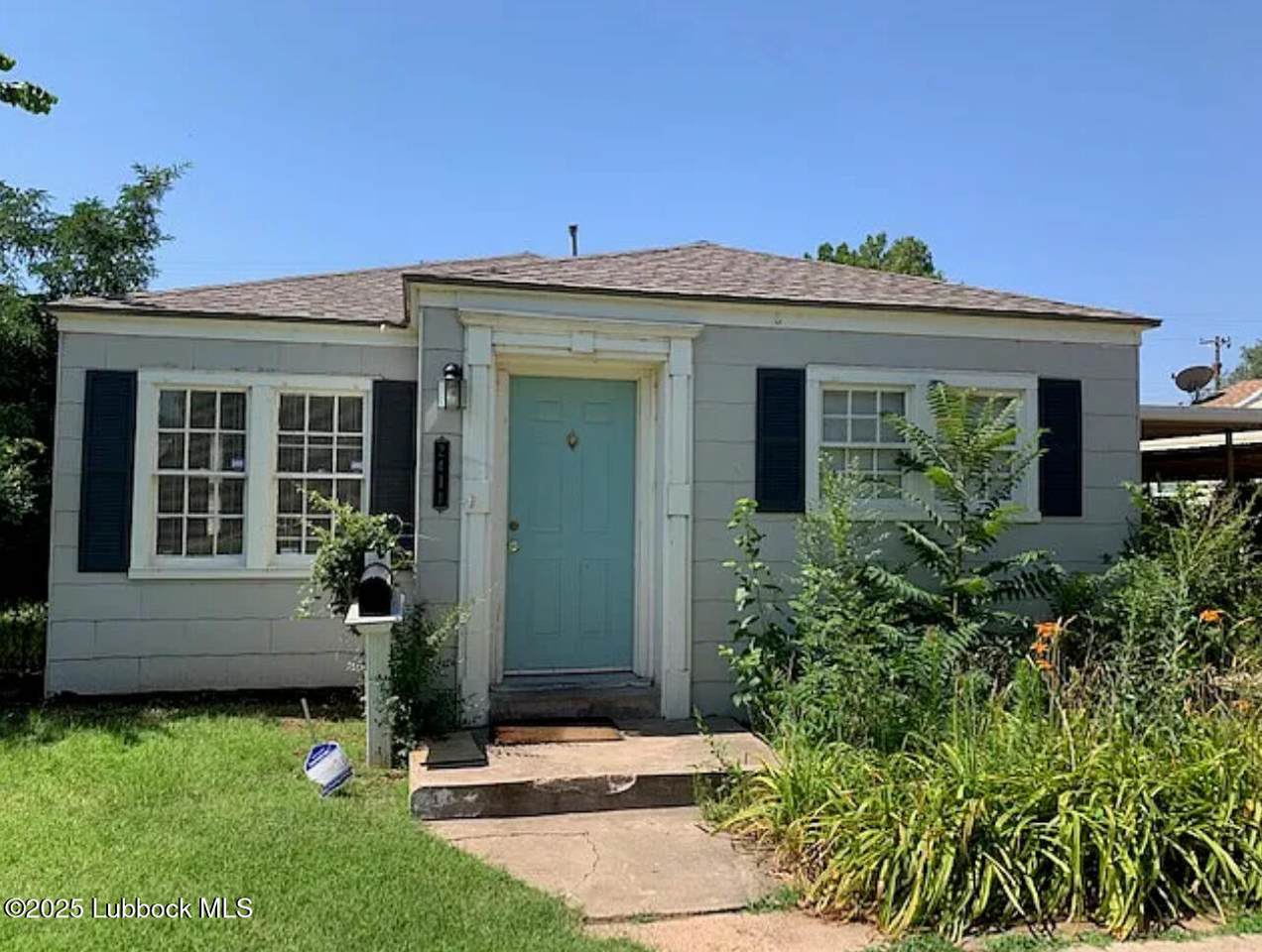 2411 30th Street - Photo 1