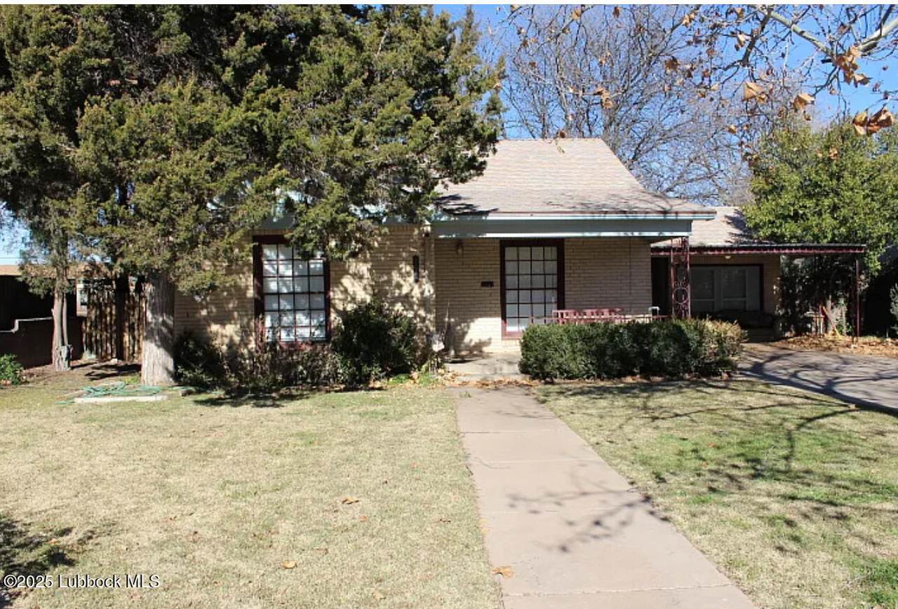 2424 33rd Street - Photo 1